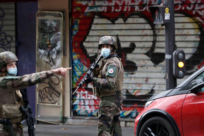 Dos personas heridas por arma blanca junto a la antigua sede de 'Charlie Hebdo'