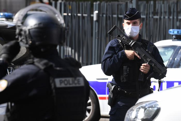 Dos personas heridas por arma blanca junto a la antigua sede de 'Charlie Hebdo'