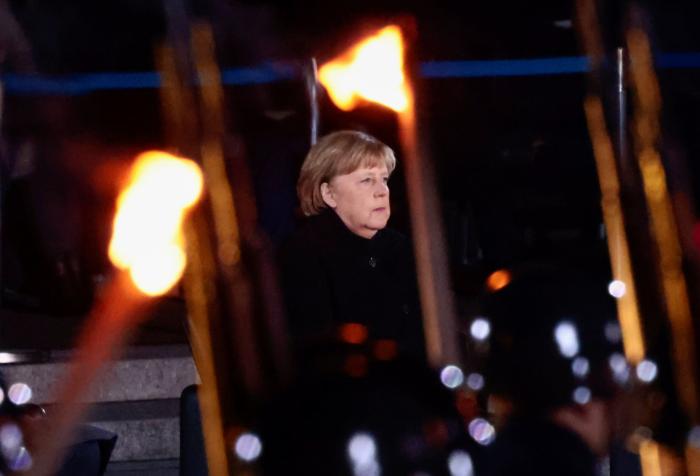 Honores, antorchas y Nina Hagen en la ceremonia de despedida a Angela Merkel