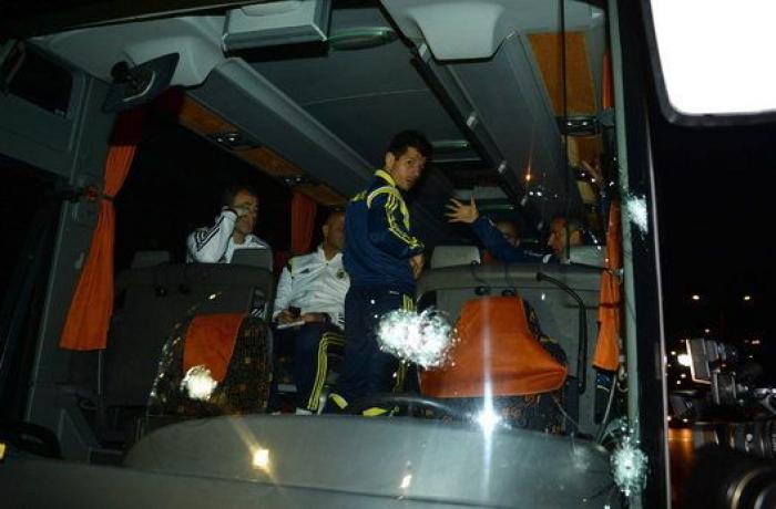 Tirotean el autobús del Fenerbahçe y hieren a su conductor (FOTOS)