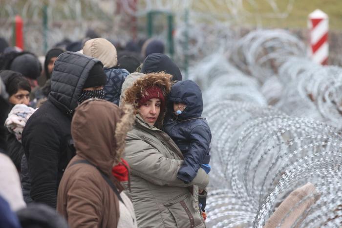 Lukashenko exige a la UE que pague los vuelos de repatriación de migrantes
