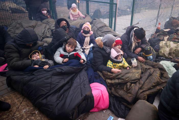 Lukashenko exige a la UE que pague los vuelos de repatriación de migrantes