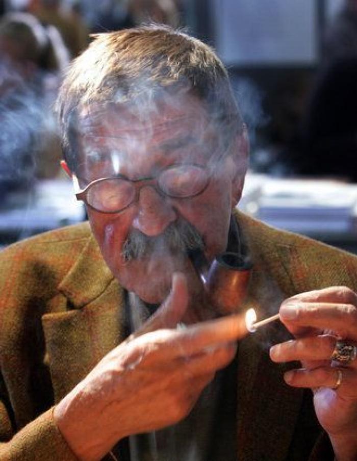 Muere Gunter Grass: 13 fotos del escritor fumando en pipa
