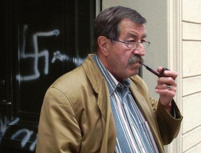 Muere Gunter Grass: 13 fotos del escritor fumando en pipa
