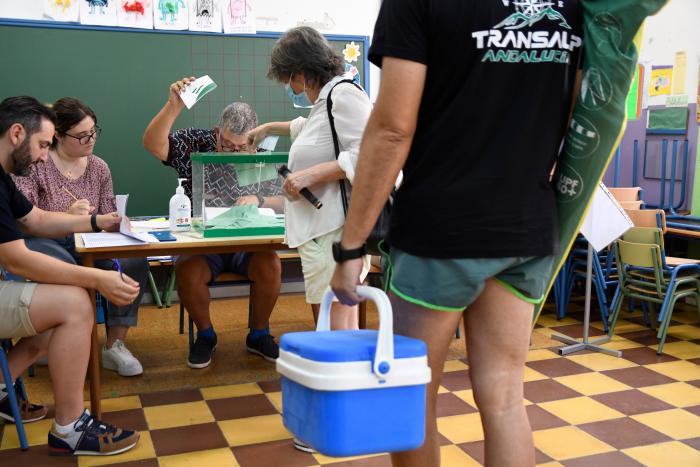 La participación en las elecciones andaluzas a las 18.00 horas cae más de dos puntos con respecto a 2018