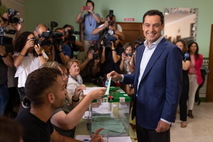 La participación en las elecciones andaluzas cae casi dos puntos a las 18.00 horas con respecto a 2018