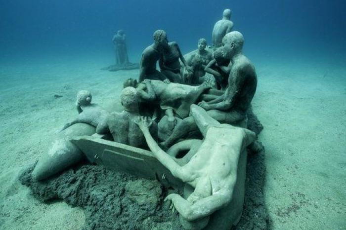 Un grupo de turistas indigna al bañarse en los Jameos del Agua (Lanzarote), un lugar protegido