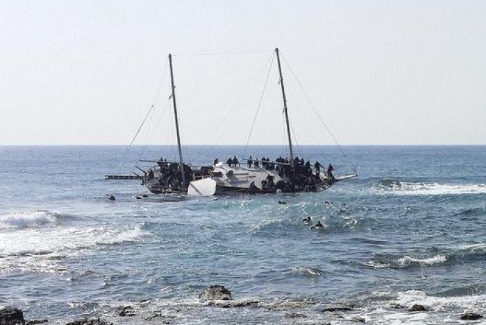 Italia y Malta tratan de rescatar otros dos barcos; un tercero encalla en Rodas