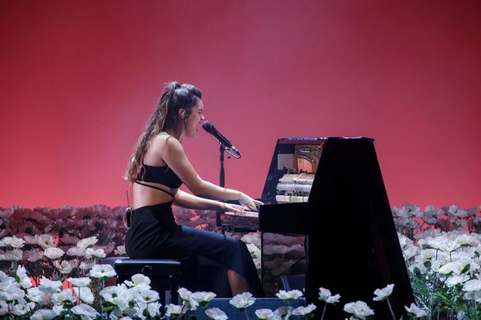 Rosalía se gana a todos con lo que hizo en este concierto de Amaia: mira a la derecha de la imagen