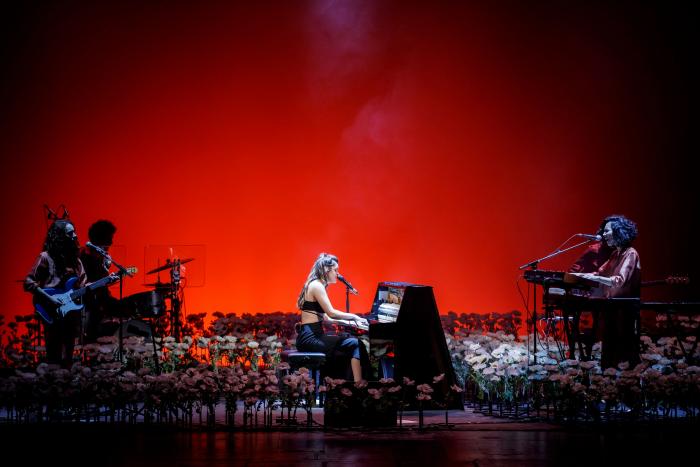 Rosalía se gana a todos con lo que hizo en este concierto de Amaia: mira a la derecha de la imagen