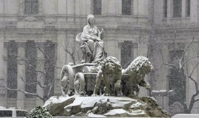 Las imágenes más impactantes de Madrid de blanco ante una nevada histórica