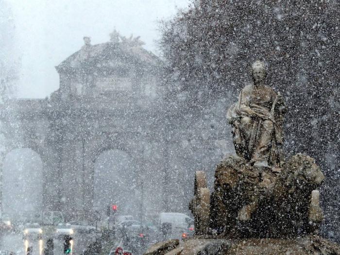 Las imágenes más impactantes de Madrid de blanco ante una nevada histórica