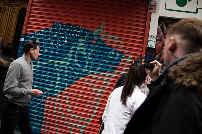 Calles llenas de arte: Pinta Malasaña vuelve a inundar de grafitis el barrio madrileño