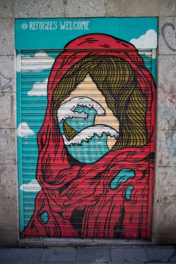 Calles llenas de arte: Pinta Malasaña vuelve a inundar de grafitis el barrio madrileño