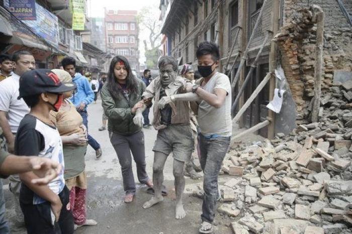 El drama de Nepal: casi 5.500 muertos y 11.000 heridos