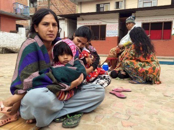 Imágenes por satélite muestran cómo improvisados campamentos se levantan en Katmandú