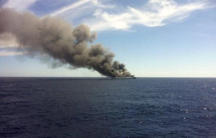 El ferry incendiado en Mallorca amenaza una zona de gran riqueza ambiental
