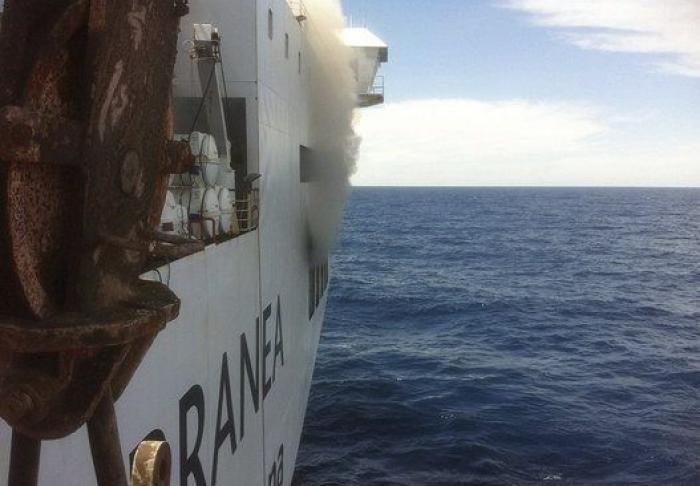 El ferry incendiado en Mallorca amenaza una zona de gran riqueza ambiental