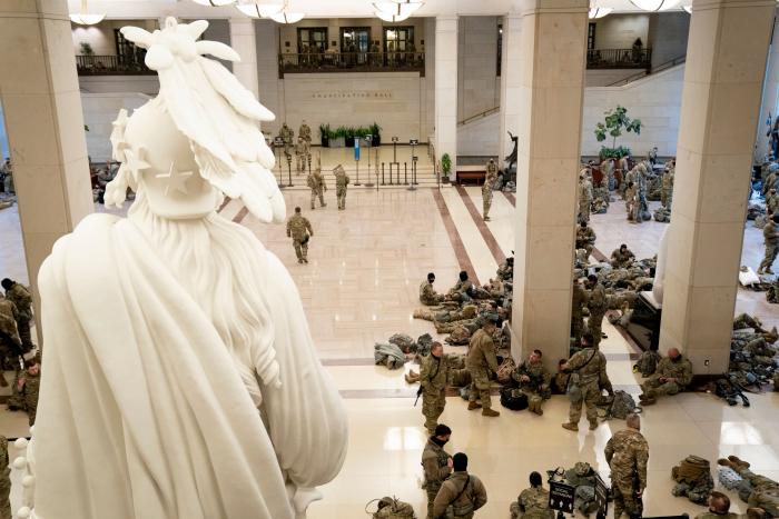 El Pentágono no se fía y deja en el Capitolio a 2.300 miembros de la Guardia Nacional hasta mayo