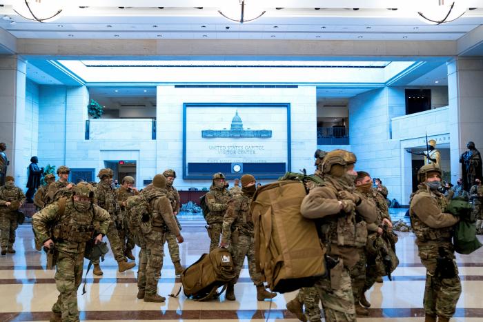 El Pentágono no se fía y deja en el Capitolio a 2.300 miembros de la Guardia Nacional hasta mayo