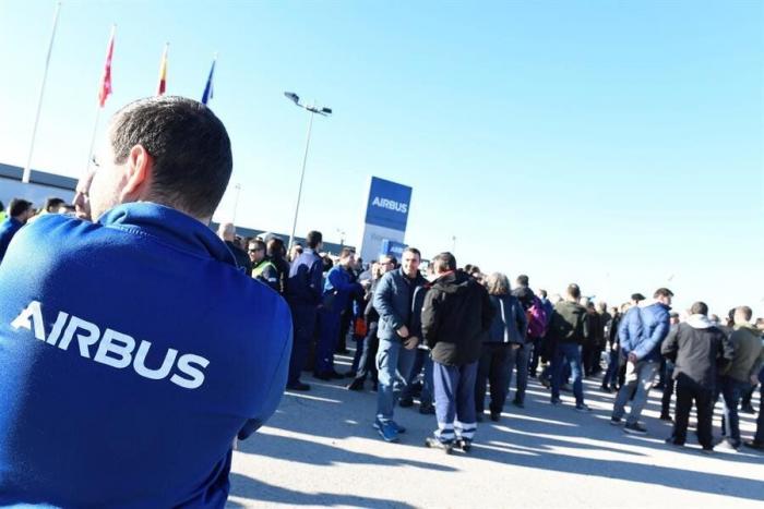 Un millar de personas se concentran en Getafe contra los despidos en Airbus