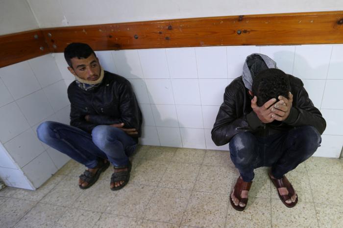 12 palestinos muertos y más de mil heridos en incidentes en la frontera de Gaza