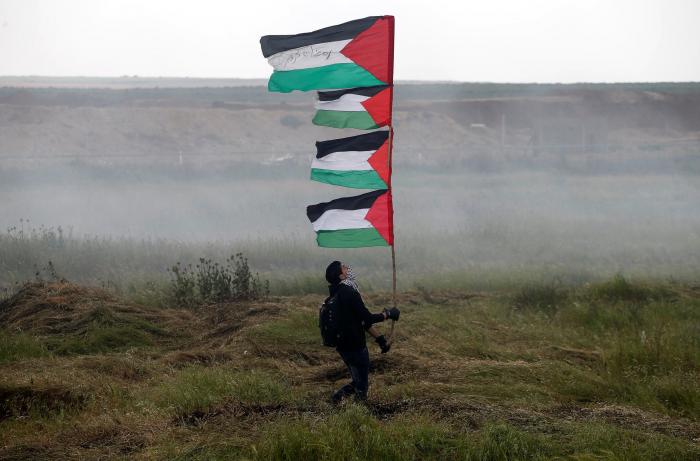 12 palestinos muertos y más de mil heridos en incidentes en la frontera de Gaza