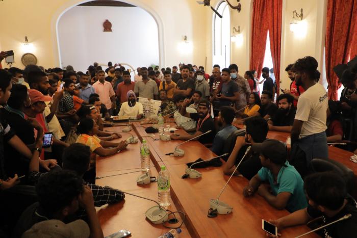 El Gobierno de Sri Lanka impone un toque de queda entre nuevas protestas
