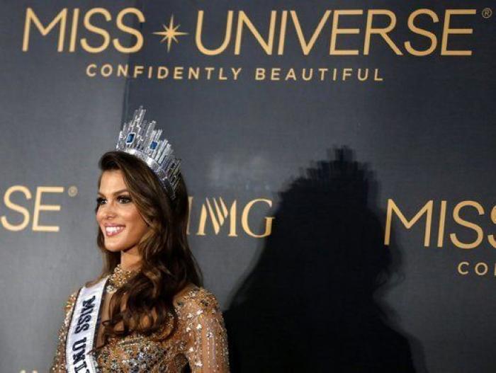 Miss Reino Unido renuncia a la corona después de que le pidieran adelgazar