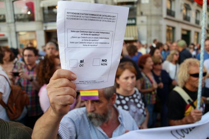 Gritos cruzados en las manifestaciones por el derecho a decidir en Madrid