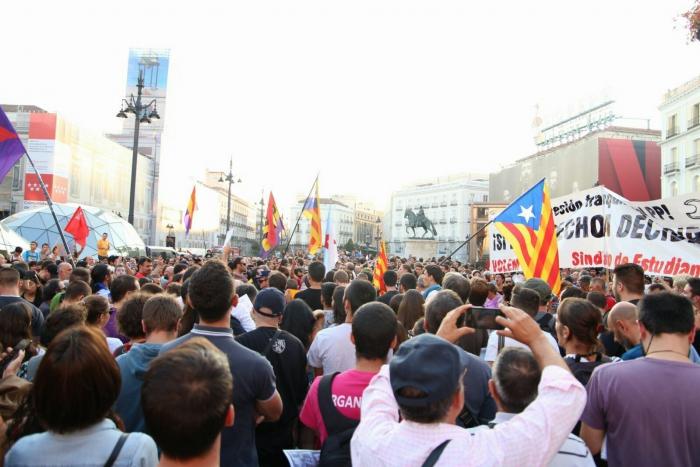 Gritos cruzados en las manifestaciones por el derecho a decidir en Madrid