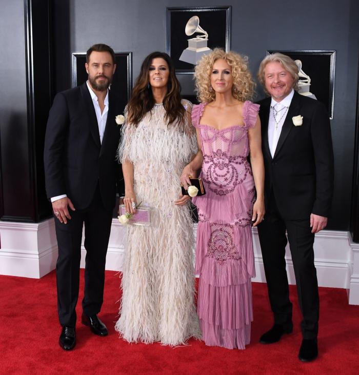 Lorde cosió su reivindicación contra el acoso a su vestido de los Grammy