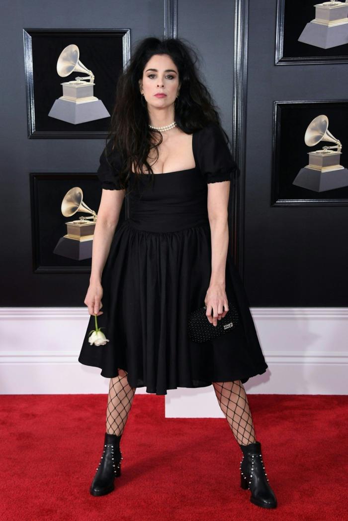 Lorde cosió su reivindicación contra el acoso a su vestido de los Grammy