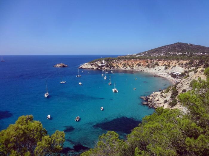 Cinco destinos baratos para viajar en otoño sin salir de España