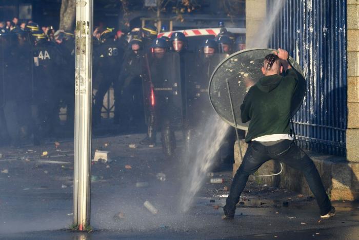 Más de 200 detenidos en París durante las protestas de los 'chalecos amarillos'