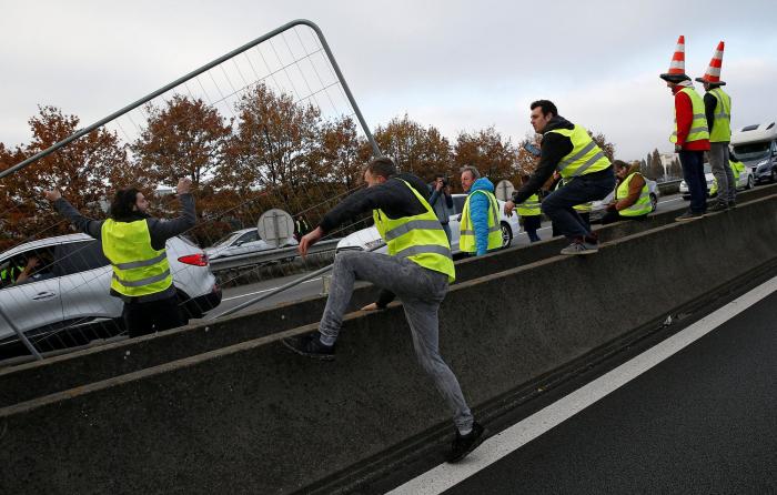 Más de 400 heridos en Francia durante las protestas contra las tasas a los carburantes