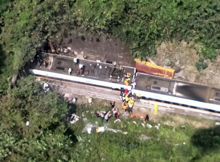 Al menos 48 muertos en un accidente de tren en Taiwán