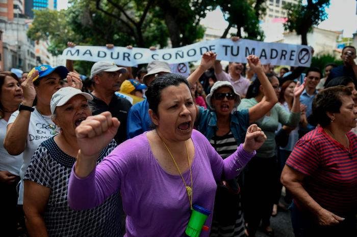 Maduro considera a las Fuerzas Armadas la "columna vertebral" de Venezuela e insta a rechazar la amnistía