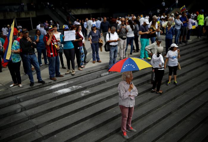 Trump contempla como "una opción" la intervención militar en Venezuela