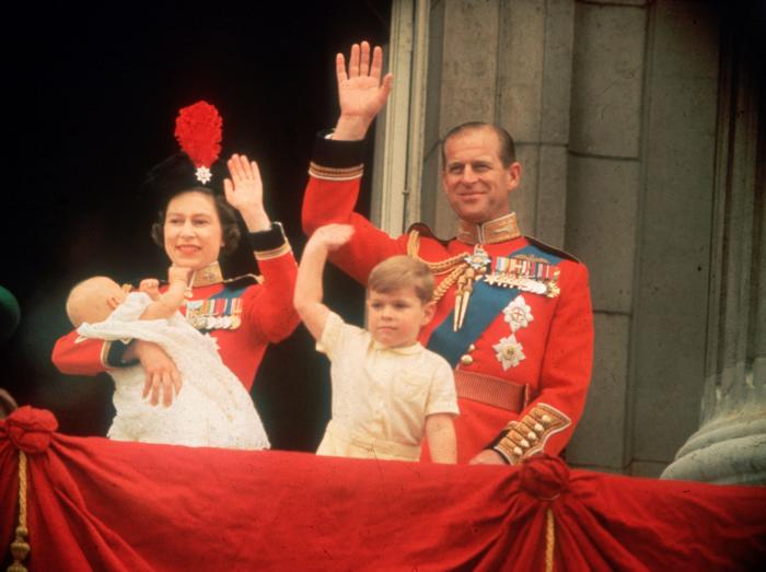 El príncipe Harry es clavado a Felipe de Edimburgo y estas imágenes son la prueba