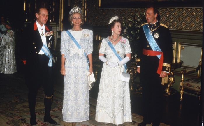 Felipe VI y Letizia expresan su "profunda tristeza" por la muerte del "querido tío Philip"