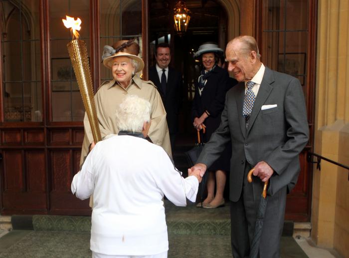 El príncipe Harry es clavado a Felipe de Edimburgo y estas imágenes son la prueba