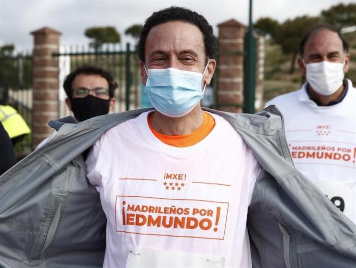 Edmundo Bal luce en un acto una camiseta con el lema "Madrileños por Edmundo"