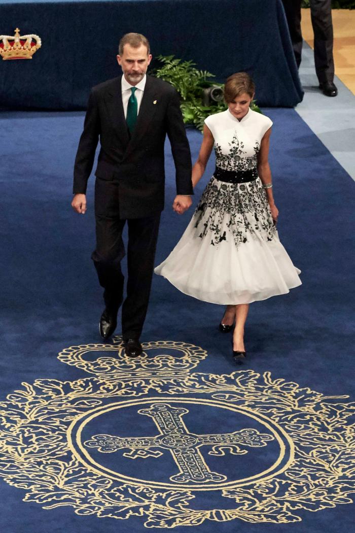 Letizia brilla con un Delpozo en el 50º aniversario de 'AS'