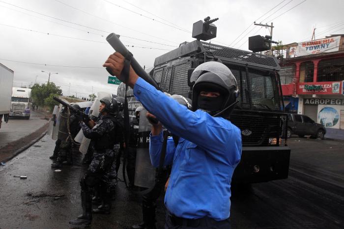 La calle arde en Honduras ante las sospechas de fraude electoral