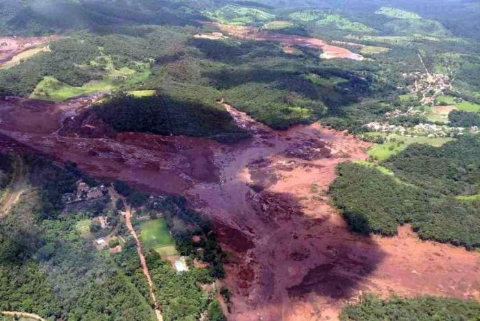 Al menos nueve muertos y 413 desaparecidos por la rotura de una presa en Brasil