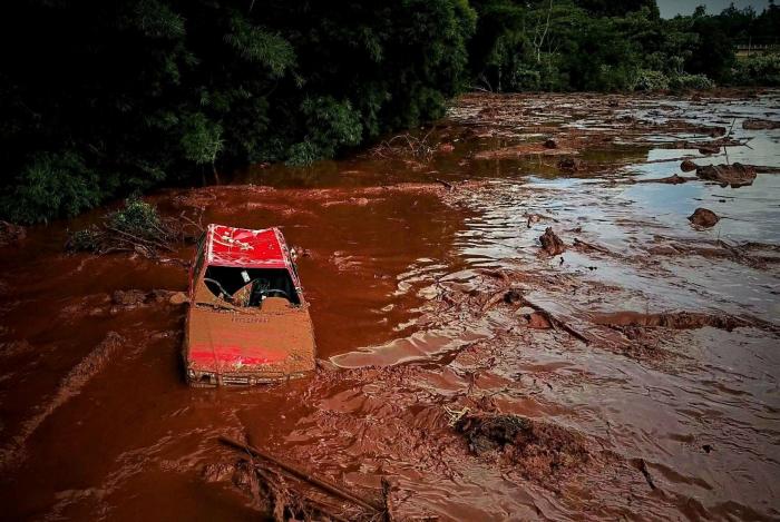 Al menos nueve muertos y 413 desaparecidos por la rotura de una presa en Brasil