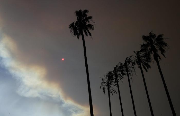 El exclusivo barrio de Bel Air se quema por los incendios en Los Ángeles