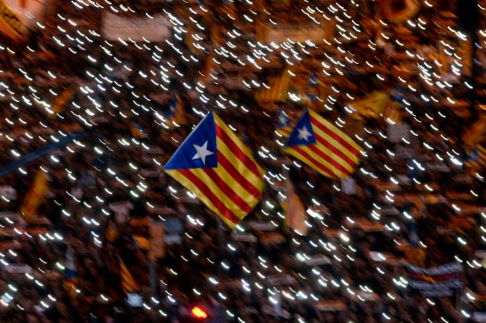 Las impresionantes imágenes de Barcelona iluminada en homenaje a los encarcelados