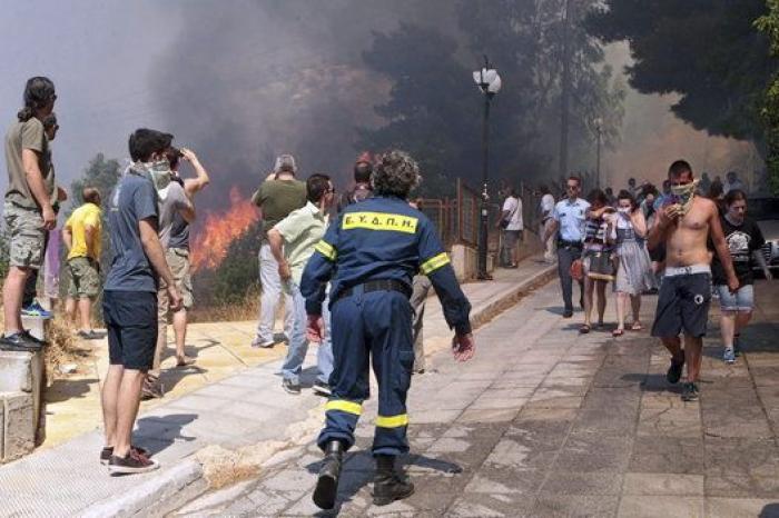 Cuatro incendios siguen activos en Grecia, uno de ellos en Atenas